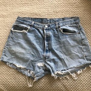 Vintage Levi Cut-Off Denim Shorts 💙✨